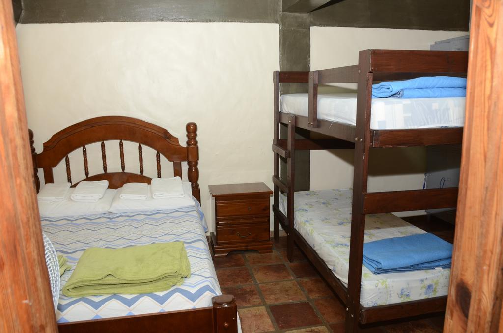 Hostel Barra Da Tijuca Tree House ריו דה ז'ניירו חדר תמונה